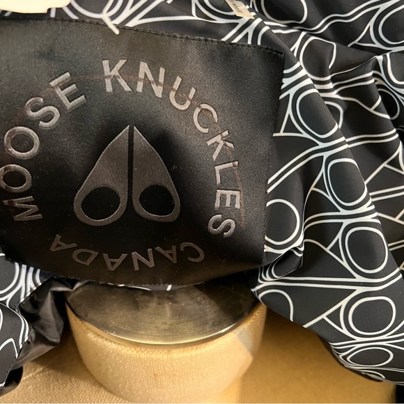 MOOSE KNUCKLES SHEARLING PRINTED STRIVERS ROW JACKET - Picture 13 of 15